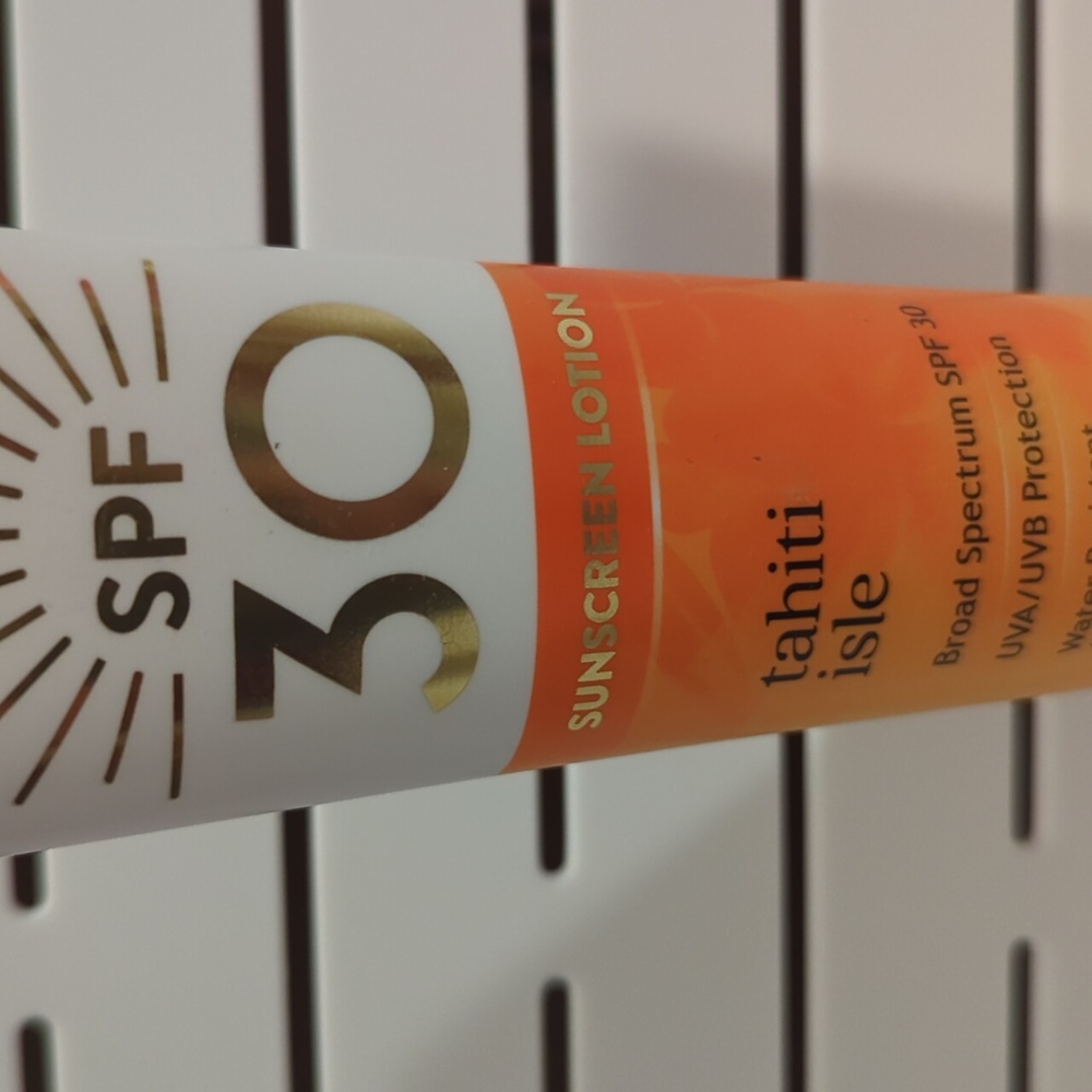 Bath & Body Works Tahiti Isle Sunscreen Lotion - Picture 2 of 5